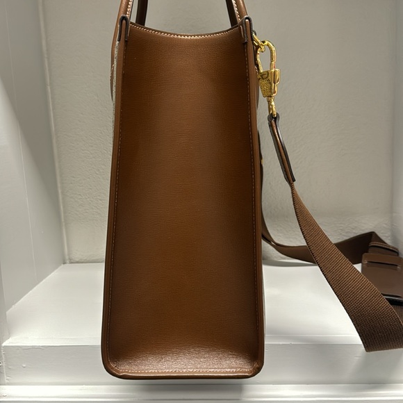 Gucci Medium Tote with Interlocking G - Picture 7 of 14